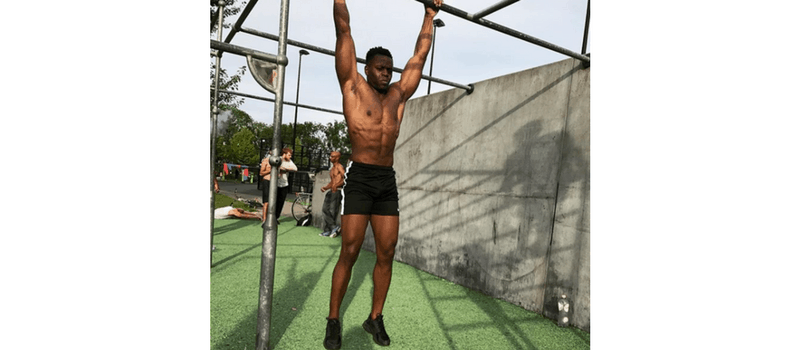 Spiermassa opbouwen met voeding? Hoe werkt het! 2 Chris Schoop droog trainen rek