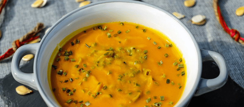 Vegetarische pompoensoep recept nodig? Zo maak je zelf verse soep met pompoen!