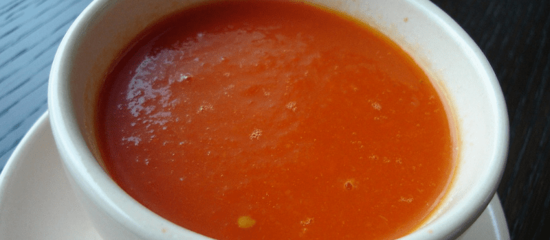 Zelf vegetarische tomatensoep maken? Snel, makkelijk én gezond met dit recept!