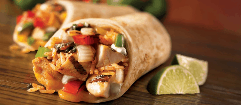 Een lekker wraps recept? Wraps met avocado, kalkoenfilet en spek!