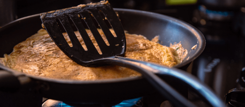 Omelet recept maken? Eenvoudig met zachte bladspinazie en Parmezaanse kaas!