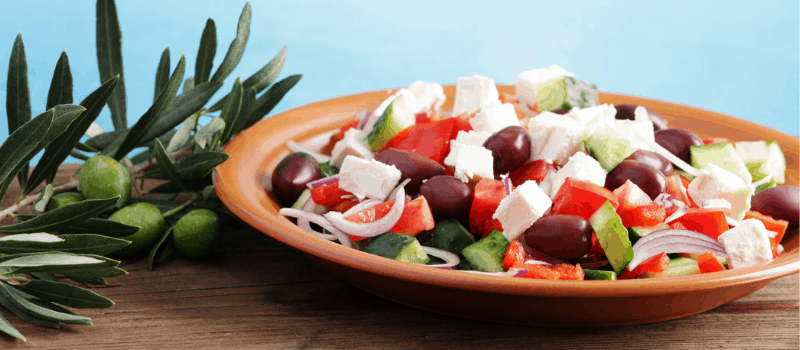Koolhydraatarme Griekse salade met uien
