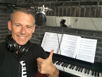Piano leren spelen? ALLERBESTE Pianoles van René! 1 unnamed