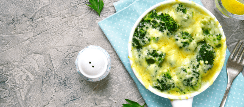 Ovenschotel met broccoli en vegetarisch kip maken? Goudbruin!