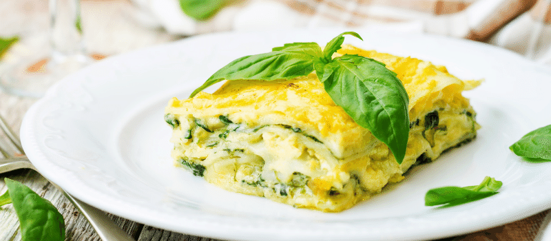 Spi­na­zie ome­let maken? Heerlijk krokant met pittige tofu!