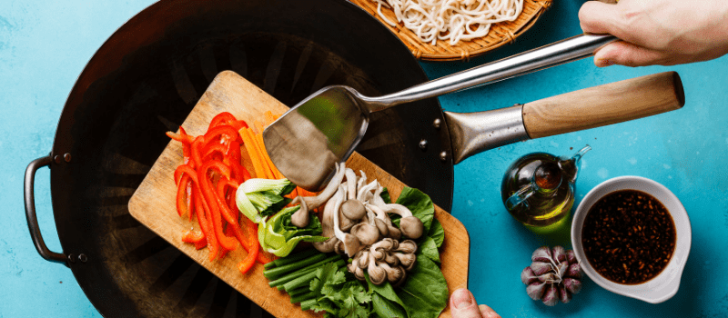Pittige kip en broccoli uit de wok? Ultiem Roerbak recept! 1 goede wokpan kopen