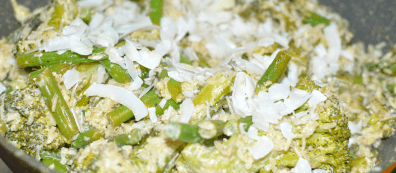 groene curry met sperziebonen en kokossnippers