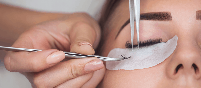 Beste wimperlijm? Bekijk de TOP 5 ALLERBESTE van 2020! 1 Nepwimpers zet je vast met wimperlijm