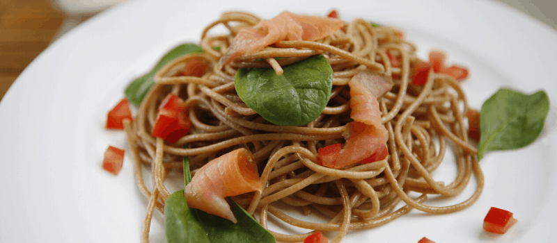 Volkoren spaghetti met zalm? Gezond met heerlijke romige saus!