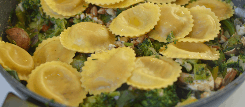 Pasta met broccoli en walnoten maken