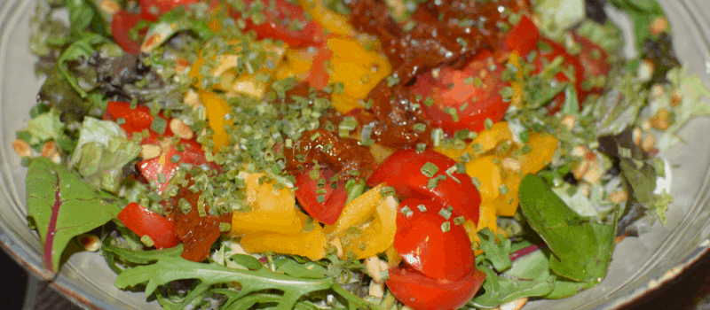 Salade rucola zongedroogde tomaten pijnboompitten? Heerlijk fris en gezond! 1 Salade rucola zongedroogde tomaten pijnboompitten maken