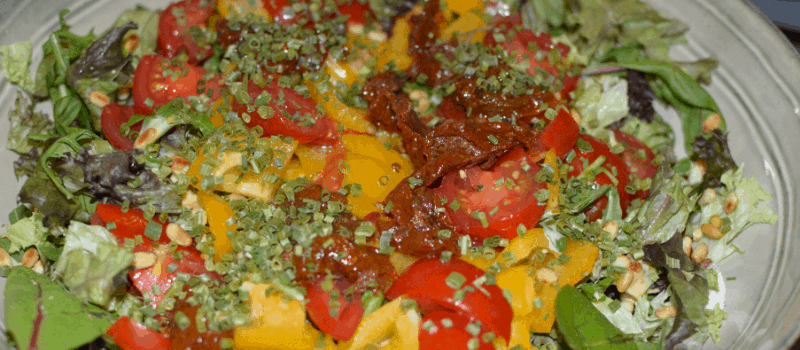 Salade rucola zongedroogde tomaten pijnboompitten? Heerlijk fris en gezond!