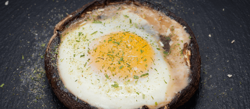 Portobello met ei: klaar terwijl jij koffie nog moet zetten!
