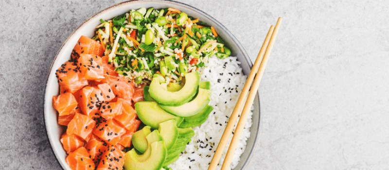 Poké bowl koolhydraatarm? Smullen en super simpel te maken!