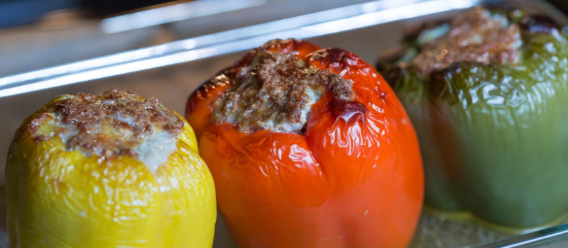 Gevulde paprika met mozzarella en gehakt? Gesmolten en krokant kaas!