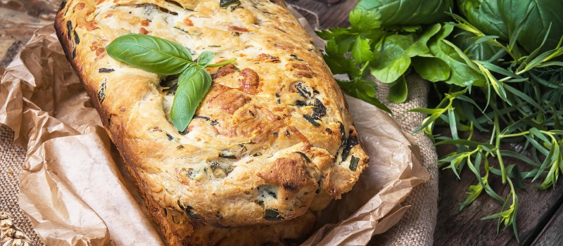 Koolhydraatarm knoflookbroodje? Deze krokante bite mag niet ontbreken!