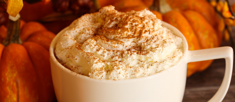 Halloween Kurkuma latte maken