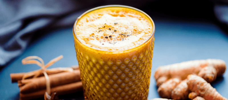 Golden latte? Deze latte maak je heerlijk spicy en met warme gloed!