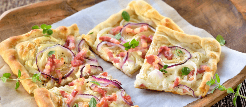 Koolhydraatarme pizza? Net zo lekker als de Duitse Flammkuchen!