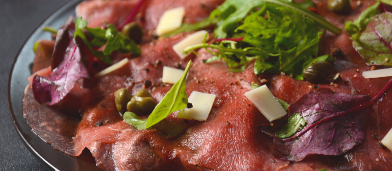 Rosbief carpaccio: Heerlijk met een twist door de rode bietjes