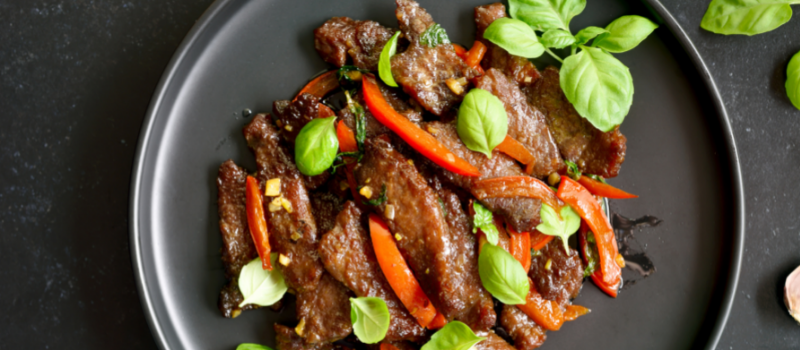 Biefstukreepjes wokken: heerlijk Paleo én staat mega snel op tafel