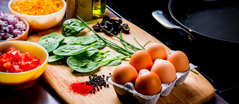 Koolhydraatarme omelet: luchtig, maar zit vol vezelrijke groenten!