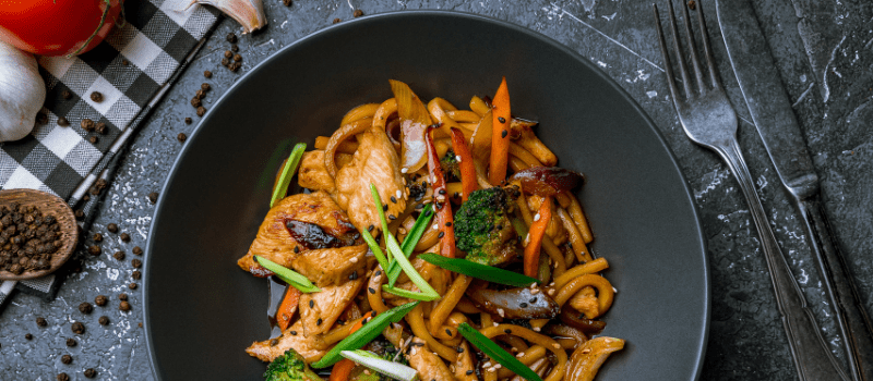 Wok recept met kip: lekker, eenvoudige koolhydraatarme maaltijd 1 Wok recept met kip maken