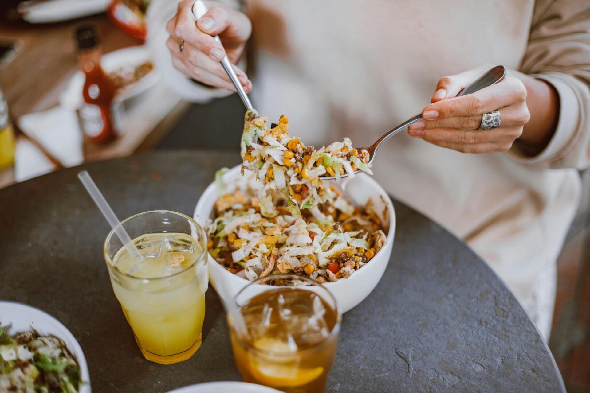 Droogtrainers - Koolhydraatarm eten, recepten en weekmenu's 5 Thaise kip salade koolhydraatarm recept
